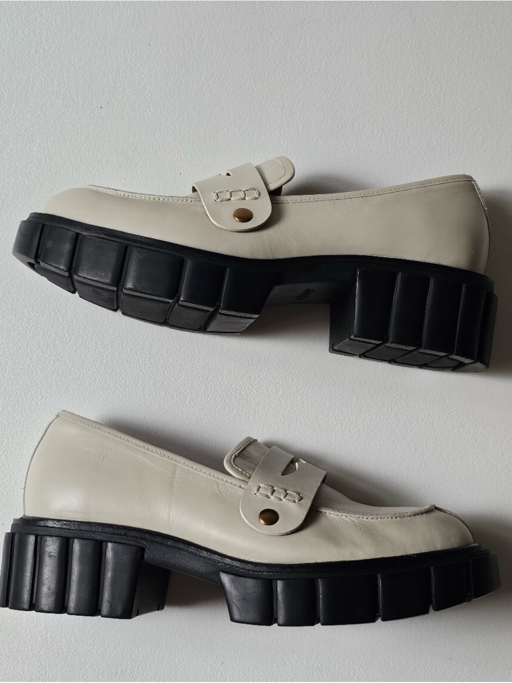 Vionic Elodie Lug Sole Loafers Women's Size 7 Ivory Cream Leather Comfort Shoes